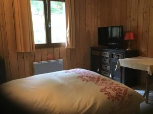 Hotels HOTEL RESTAURANT LA FOURMI : Chambre Simple - Vue sur Montagne