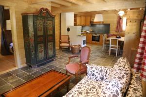 Schlosswirt Chalets & Apartments