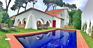 DOMUS QUIETA Quiet home, pool near beach for family & friends