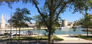 Appartements Vue exceptionnelle sur les Tours ! Charme et tranquillite : Appartement - Vue sur Mer