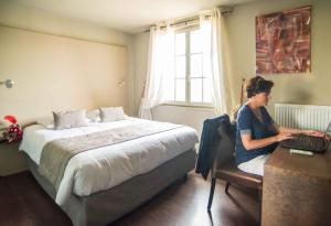 Hotels Le Comte Rouge : photos des chambres