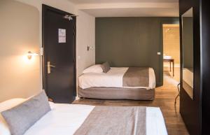 Hotels Le Comte Rouge : photos des chambres