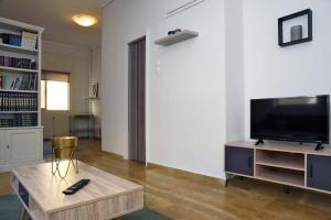 Delmare Aristotelous 7