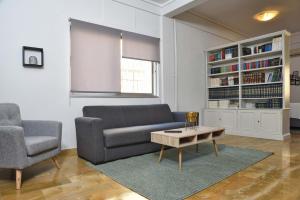 Delmare Aristotelous 7