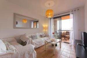 Paraiso Pool and Sea Views