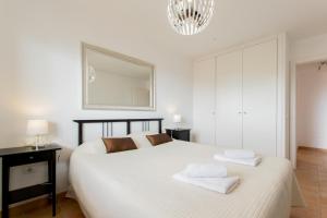 Paraiso Pool and Sea Views