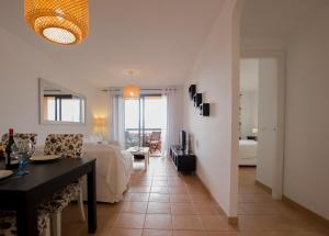 Paraiso Pool and Sea Views