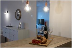 Stylish - Centre Apartment Theatre View