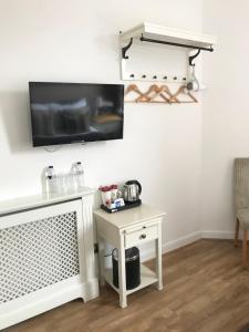 The Whittington and Cat