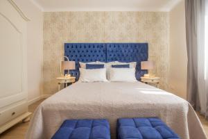 CRYS: Apartments, Holiday, Business, Blu