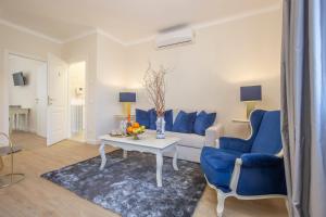 CRYS: Apartments, Holiday, Business, Blu