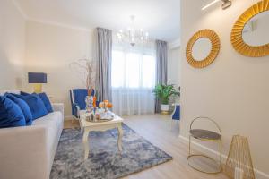 CRYS: Apartments, Holiday, Business, Blu