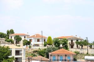 Yannis Apartments
