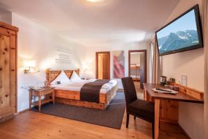 Deluxe Family Suite Street View room in Hotel Walchseer Hof