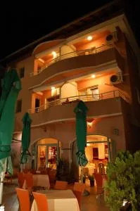 里玛利旅馆 - 佩斯塔尼