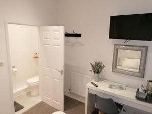 Double Room with Private Bathroom room in The Cottage