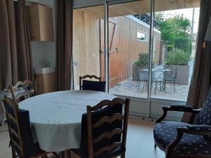 B&B / Chambres d'hotes La grange des lisieres : photos des chambres