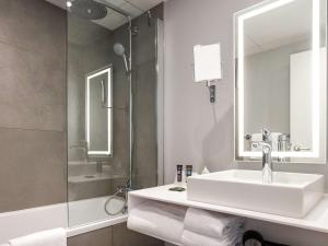 Hotels Novotel Annecy Centre : Suite Junior avec 1 Lit Double et Canapé