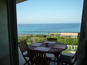 APPARTEMENT PIED DANS L EAU ET VUE MER MAGNIFIQUE - La Vaguccia