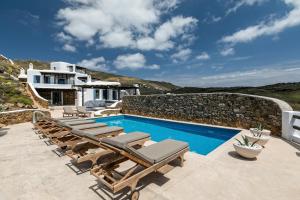 2 Bedroom Villa with Common Pool and Sea View