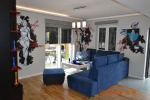 Willa Lux dom 6-osobowy Marilyn Monroe ZE STREFĄ BASENOWĄ w miejscowości Chocznia NIEDALEKO ZATORU I ENERGYLANDII - 因瓦乌德