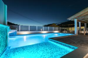 Apartma House of Oz with Private Pool Srinjine Hrvaška