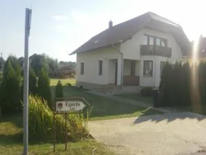 Zalakarosi Égerfa Nyaralóház Földszinti és Emeleti Apartman - Sávoly