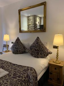 Royal Mile Balconies by the Castle