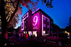 Hotel 9 