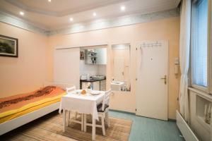 White Pearl Apartment