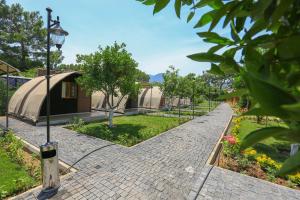 Merry Bungalow & Tent