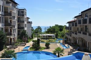 Pearl Beach Apartments in the Cliff Resort 2