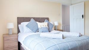 Garden - Off Road Parking - Smart TV in Each Room