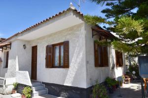 Traditional 80’s cottage near the beach Korinthia Greece