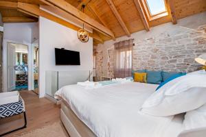 Studio First Row to the Sea