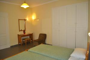 Holiday Studio Apartments Yannis on Agios Gordios beach in Corfu