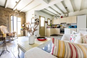 Kallirroe Master Villa with Sea View and Pool