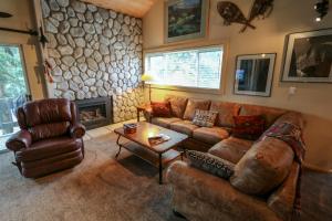 Three-Bedroom Apartment room in Snowcreek 622 Condo