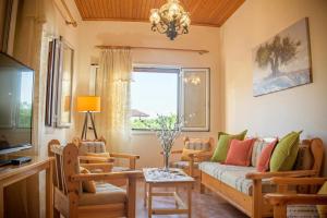 Traditional Sophias Family House