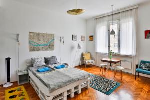 Bright Lights, Big City Studio - Hoteles de 3 estrellas en Budapest