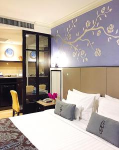 Deluxe King Room room in Sara's Hotel