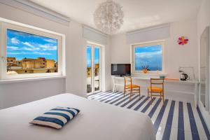 Deluxe Triple Room with Sea View