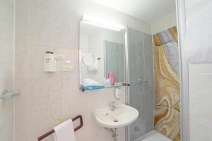 Single Room with Bathroom room in City Hotel Hannover