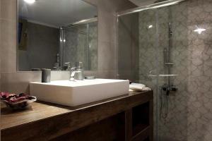 HISTORICAL CENTER HOUSE (POEM)