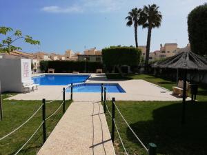 La casa del Buda Cerca de la playa con piscina