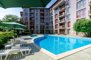 1st floor 1BDR apartment w kitchen POOLVIEW II