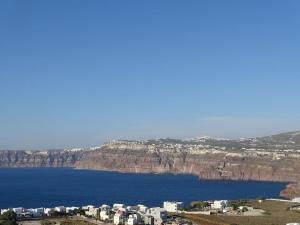 Caldera sky & sea ( price includes a small car 4s) Santorini Greece