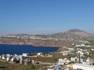 Caldera sky & sea ( price includes a small car 4s) Santorini Greece