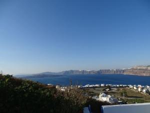 Caldera sky & sea ( price includes a small car 4s) Santorini Greece