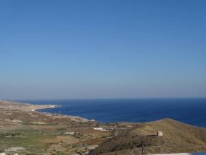 Caldera sky & sea ( price includes a small car 4s) Santorini Greece